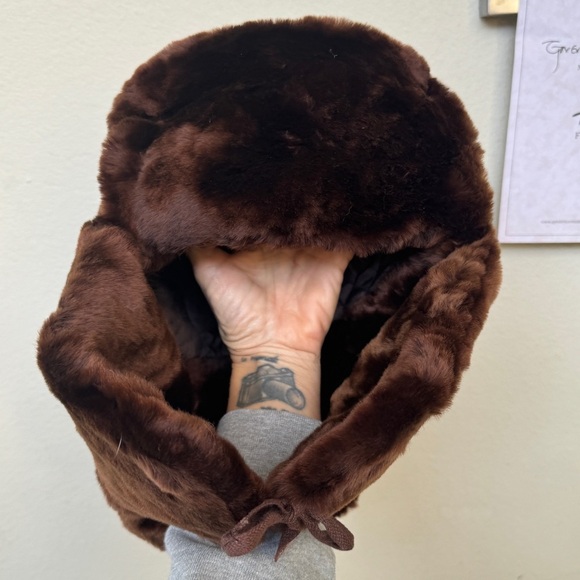 Vintage genuine fur trapper hat in rich chocolate brown gorgeous color and feel - Picture 10 of 16